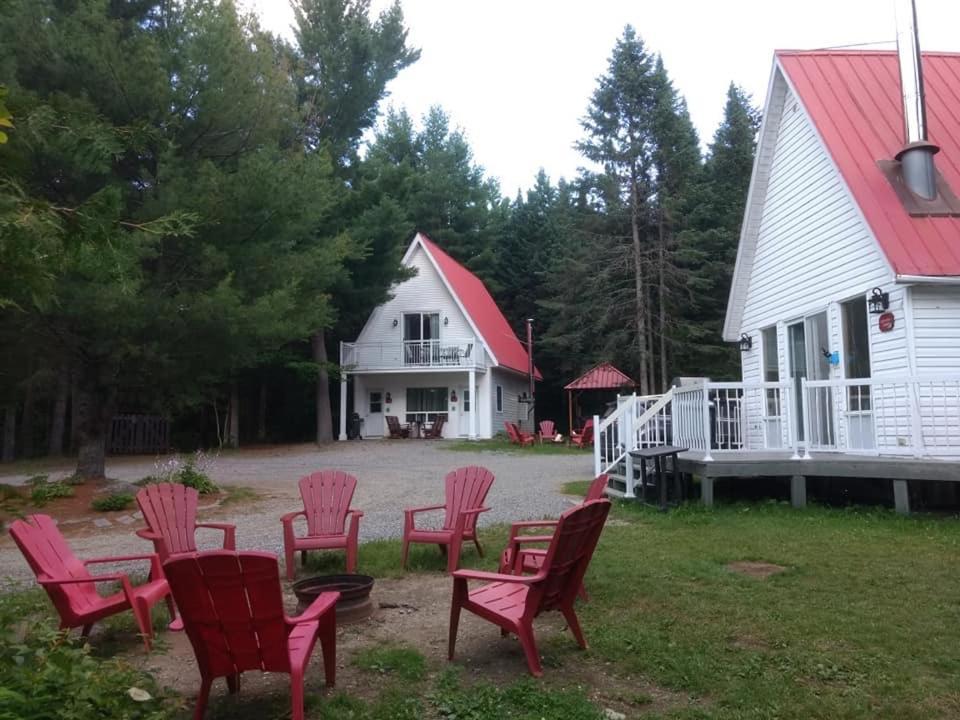 Camping Chalets Spas Pignons Rouges Saint Romain Exteriér fotografie